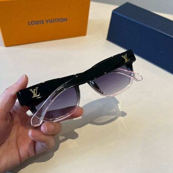 Louis Vuitton Women\'s Black Sunglasses